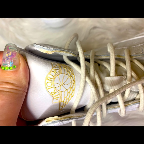 Like New- Cream/White/Gold Jordan Jasmine Suede & Leather 7Y/8.5 - Picture 9 of 10